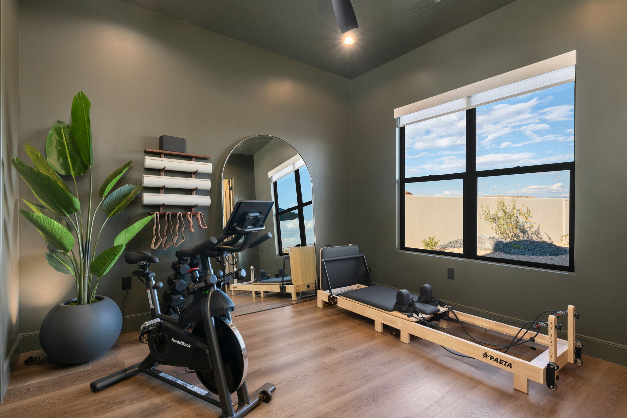 Club 102 Flex room
